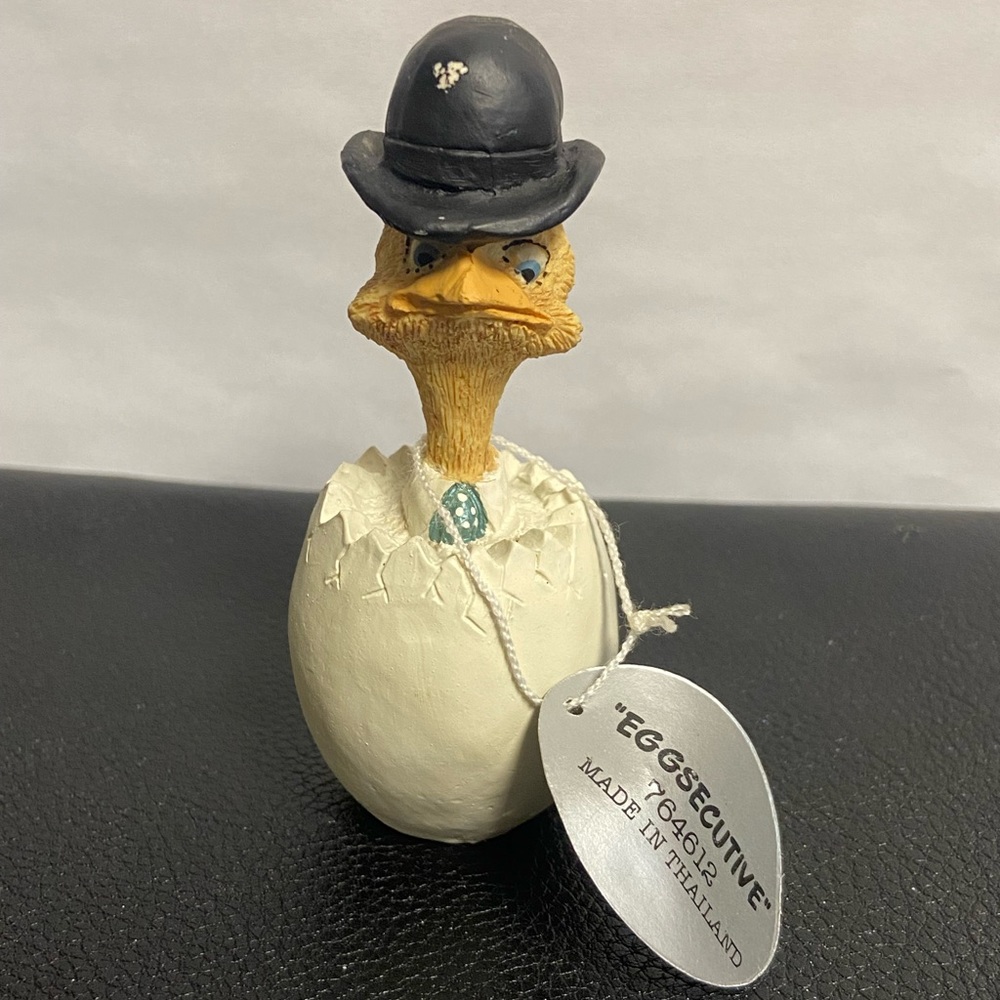 Vintage Enesco Eggbert and Friends “Eggsecutive” 764612 figurine w/ tag. 3.5”H